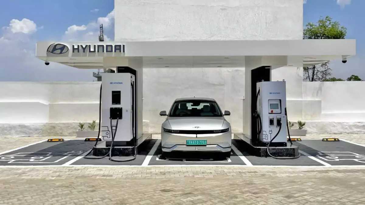 How Rapid-Charging Stations Are Revolutionizing EV Adoption-image