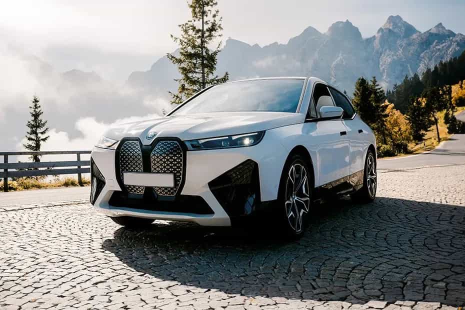 BMW iX image