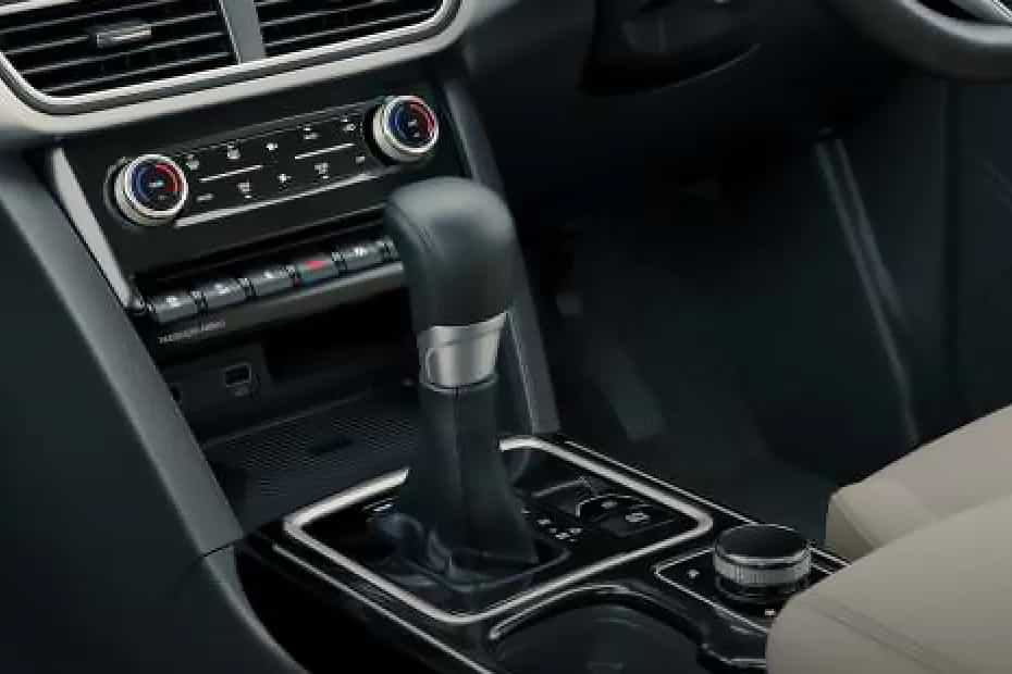 Mahindra XUV700 AX7 Diesel Luxury Pack