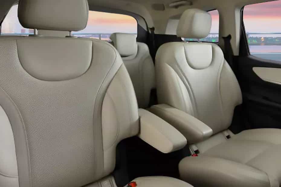 Mahindra XUV700 AX7 Diesel Luxury Pack