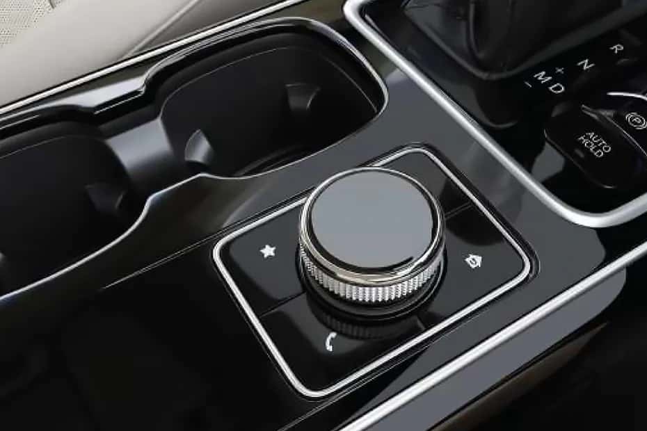 Mahindra XUV700 AX7 Diesel Luxury Pack