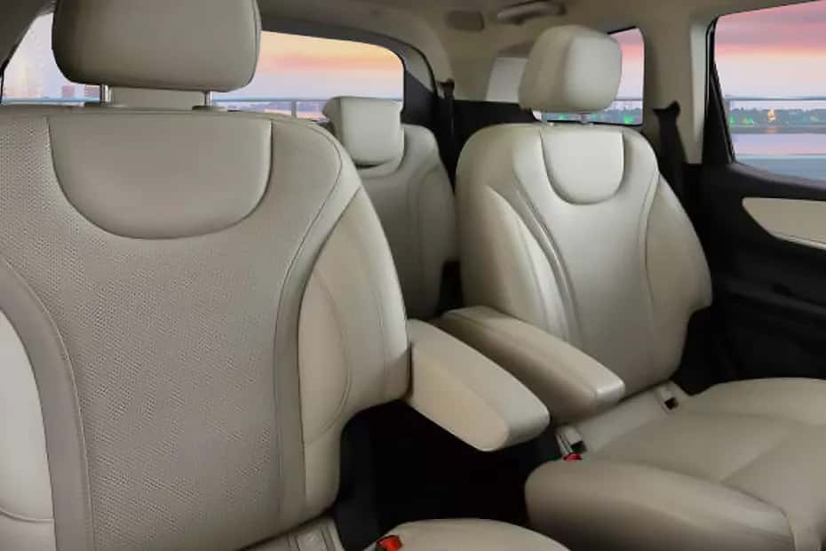 Mahindra XUV700 AX7 Diesel Luxury Pack