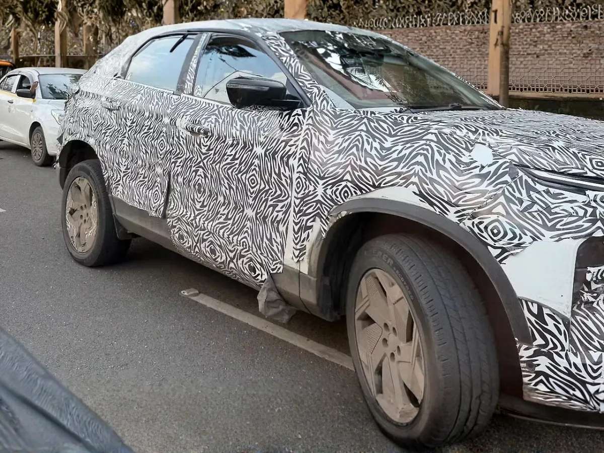 Test Mule of Tata Harrier in Mumbai Spotted - Every Detail is Here