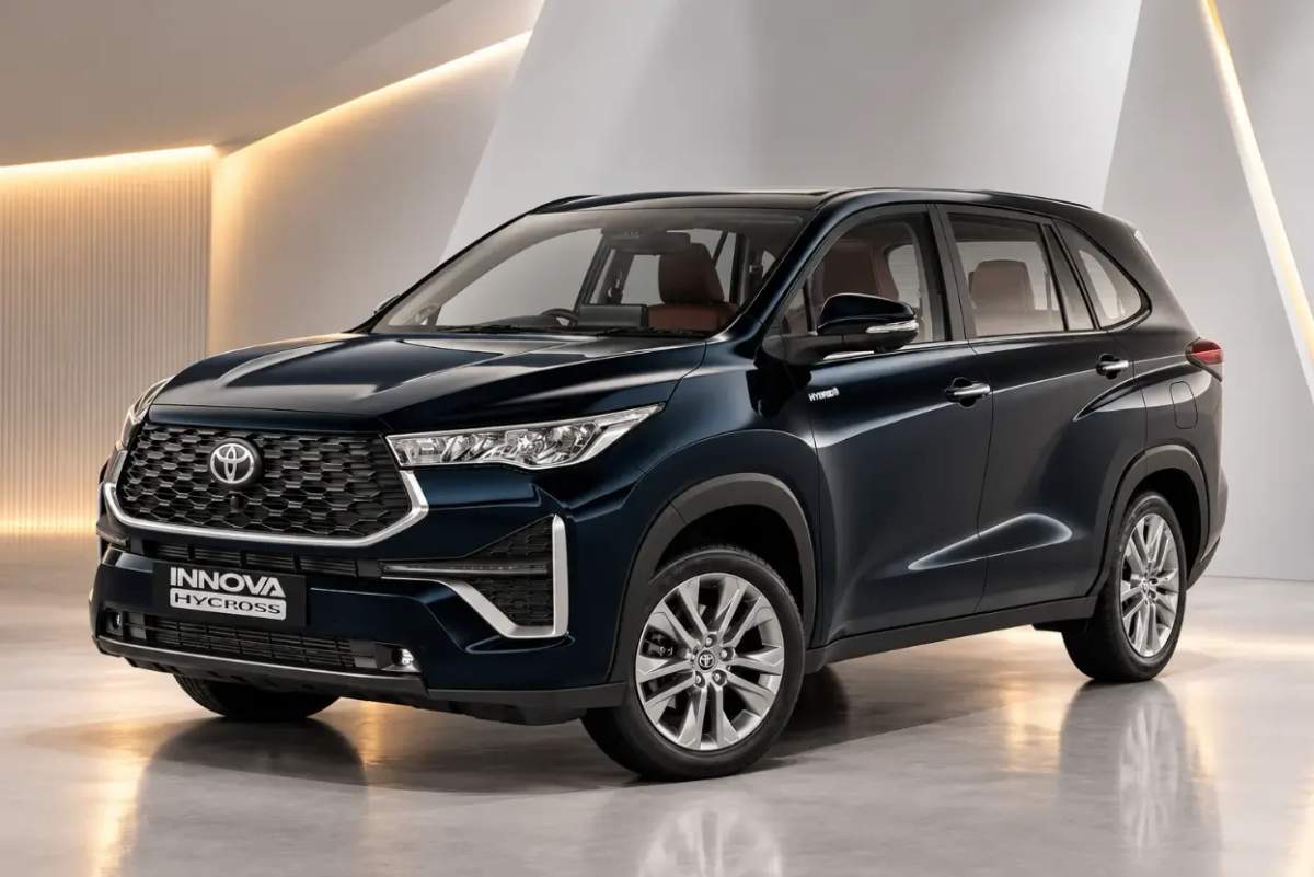 Toyota Innova Hycross