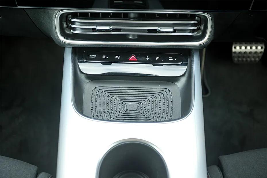 mercedes-benz-cla-electric-center-console