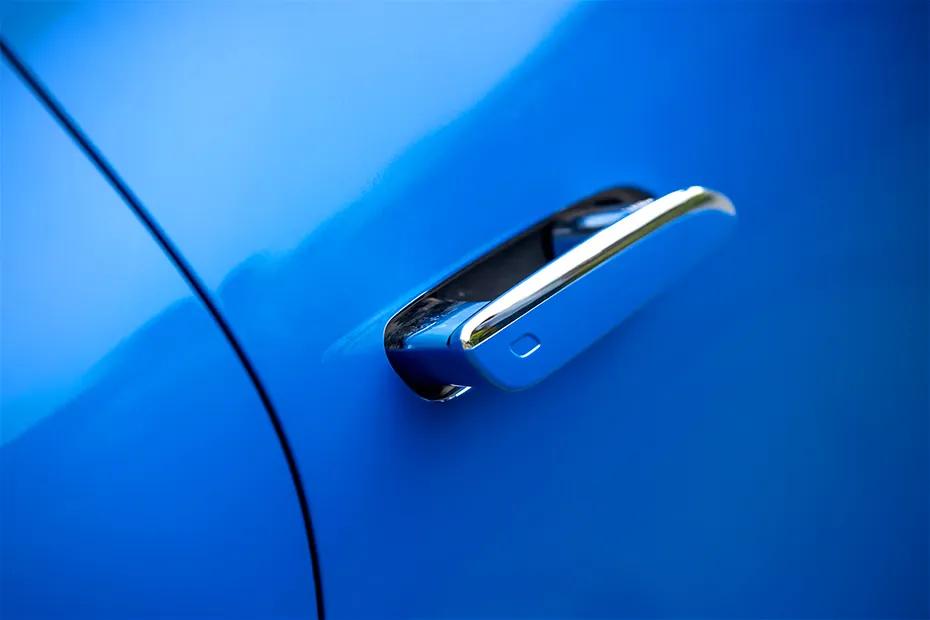 mercedes-benz-cla-electric-door-handle