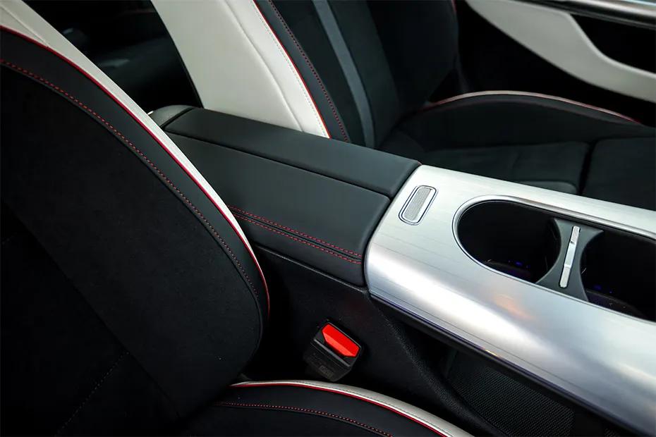 mercedes-benz-cla-electric-front-armrest