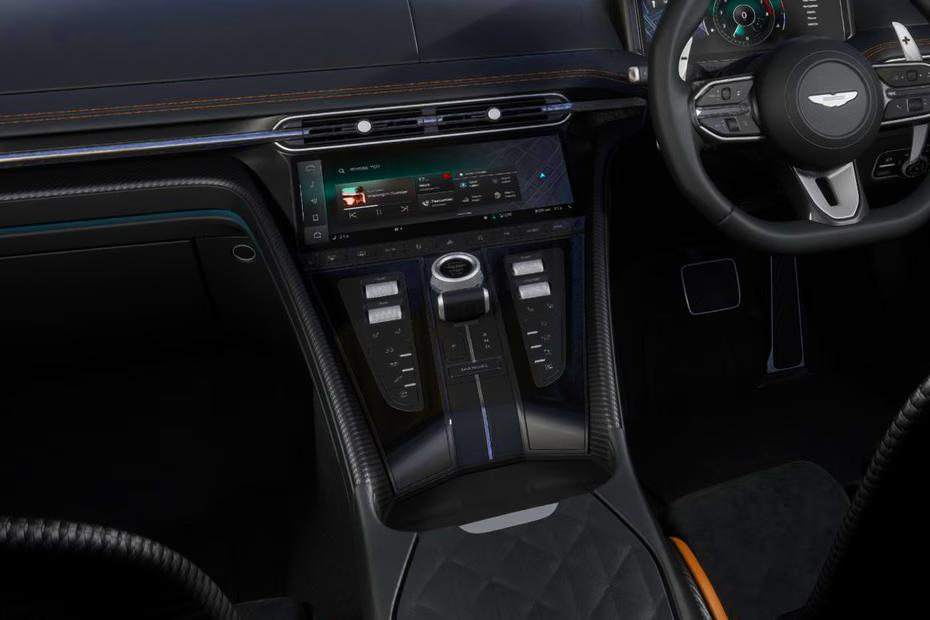 aston-martin-db12-infotainment-stytem