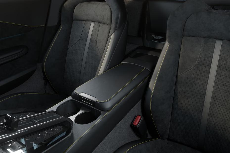aston-martin-vantage-front-armrest