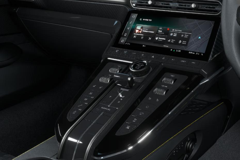 aston-martin-vantage-gear-shifter