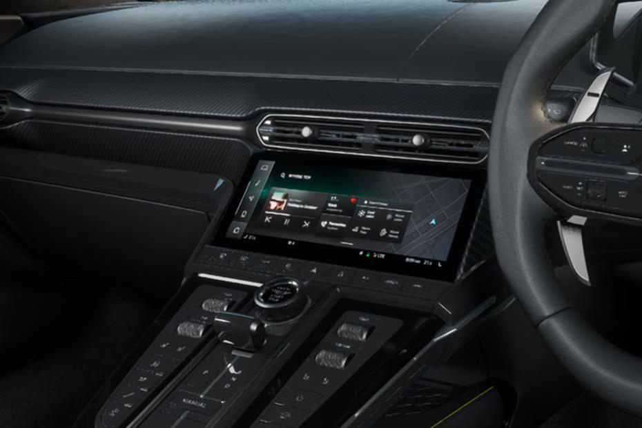 aston-martin-vantage-infotainment-system