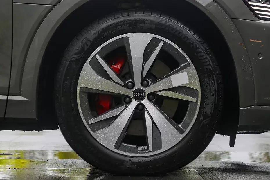 audi-q8-sportback-e-tron-alloy-wheel