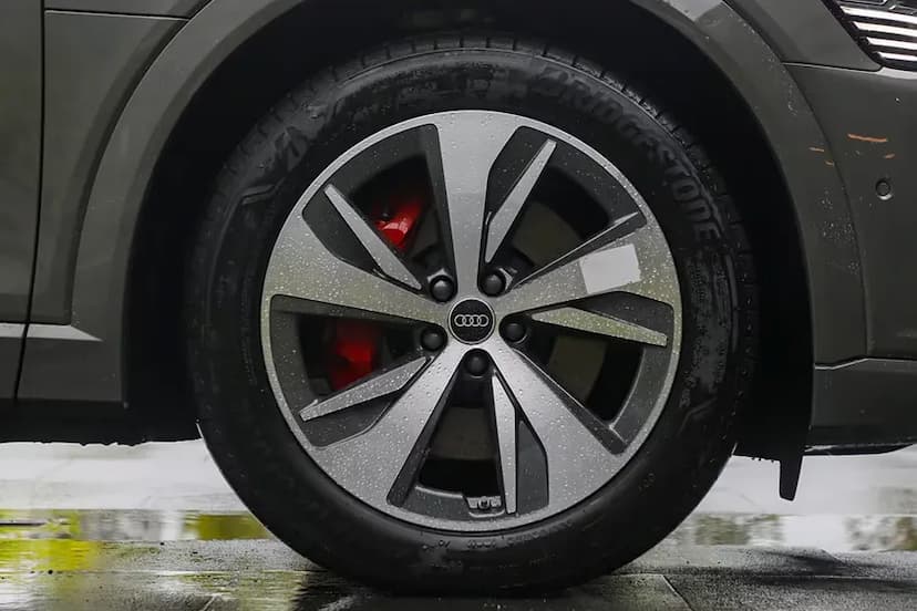audi-q8-sportback-e-tron-alloy-wheel