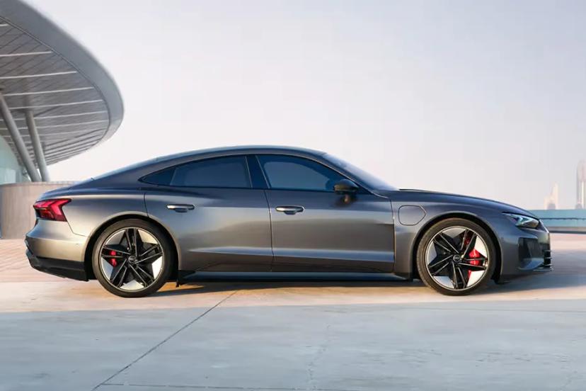 audi-rs e-tron-gt-right-view