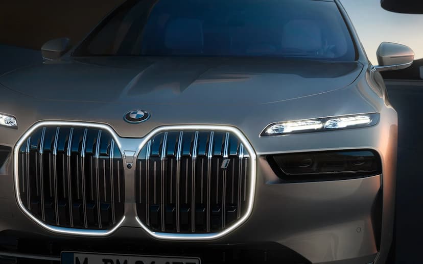 bmw-i7-headlight