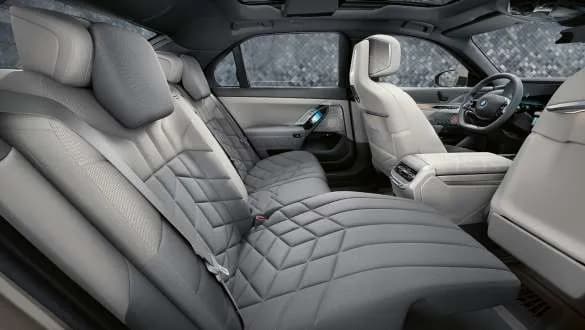 bmw-i7-seat