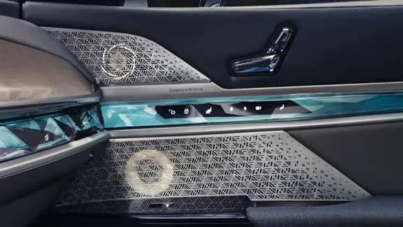 bmw-i7-speaker