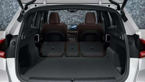 bmw-ix1-boot-space