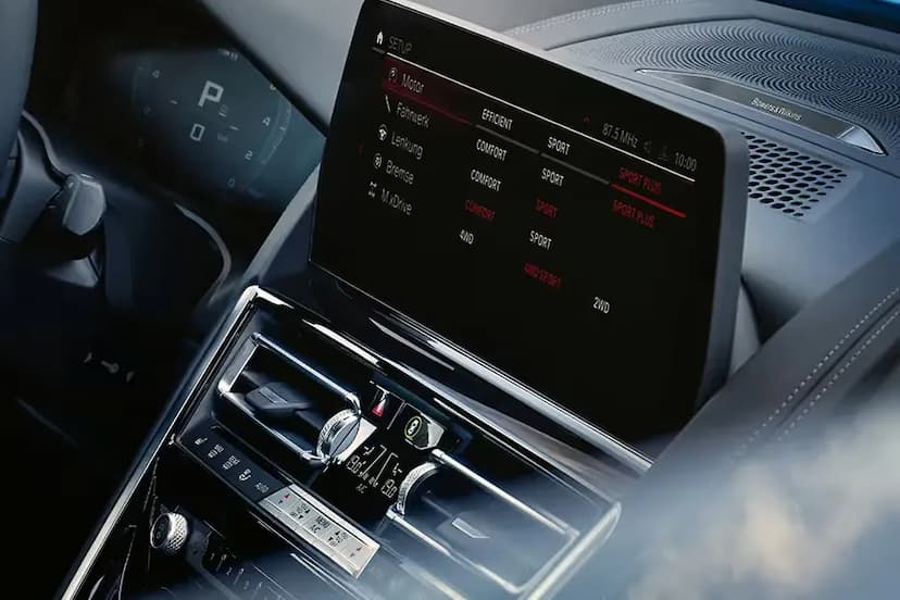 bmw-m8-coupe-competition-information-system