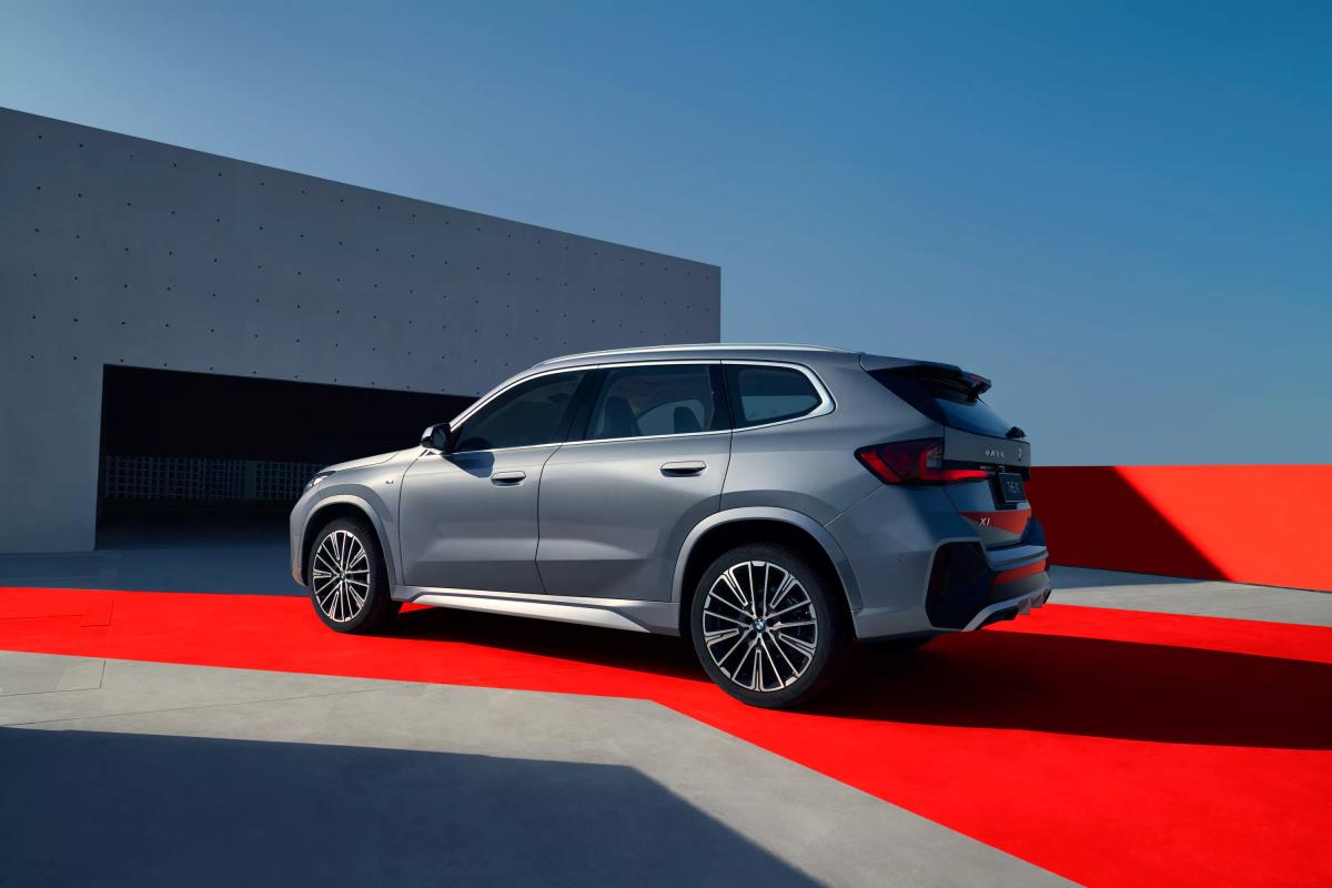 X1 Lwb Rear Left Thired Quater View