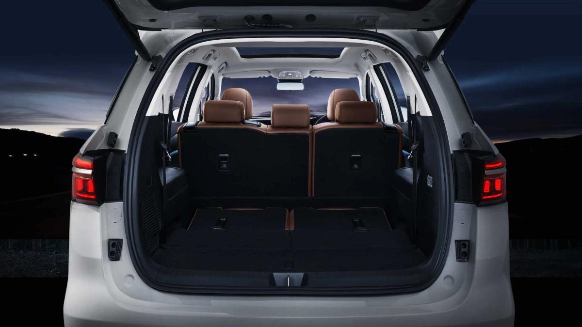 byd-emax-7-boot-space
