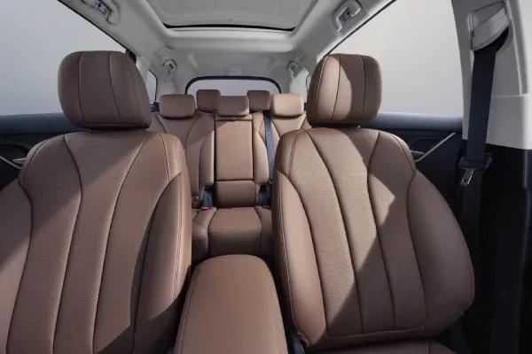 byd-emax-7-front-seats