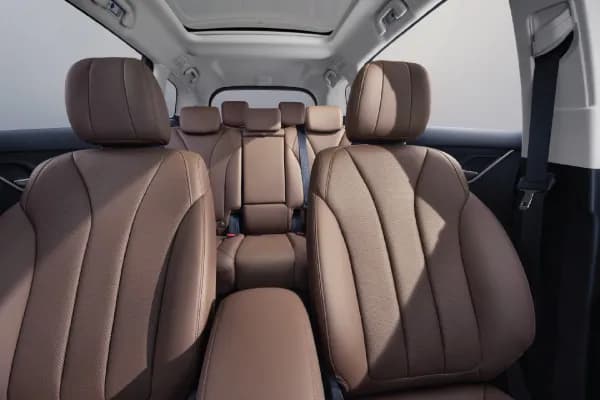 byd-emax-7-front-seats