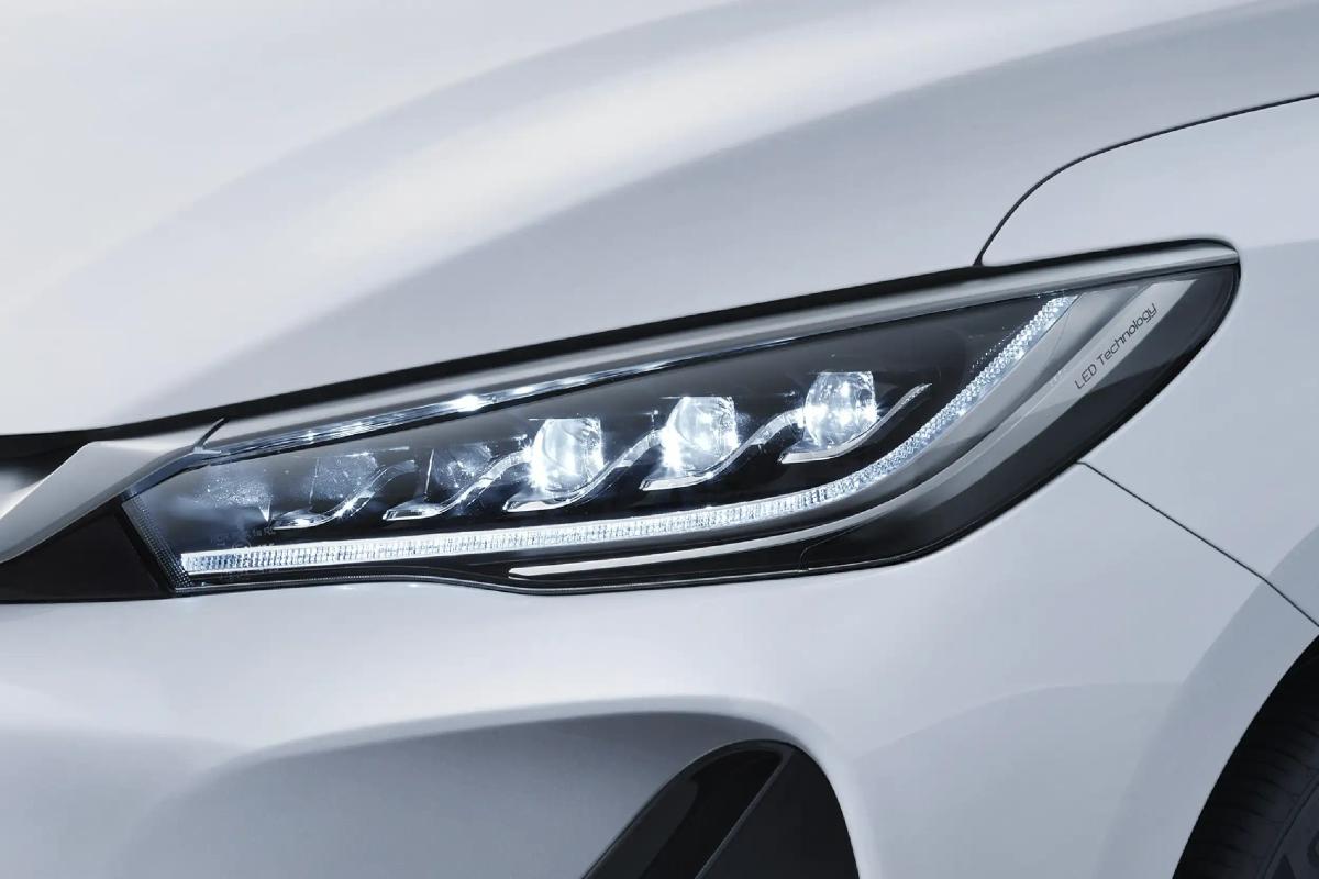 byd-emax-7-headlight