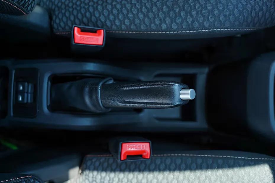 citroen-e-c3x-hand-brake