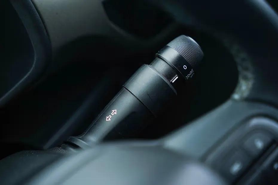 citroen-e-c3x-headlamp-beam-switches