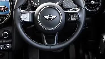 cooper-se-interior-driver-side-airbag