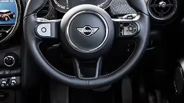 cooper-se-interior-driver-side-airbag