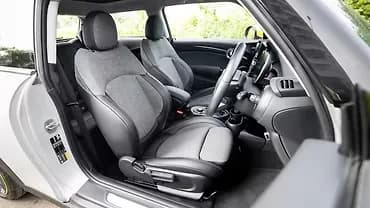 cooper-se-interior-front-row-seats