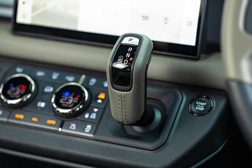 defender-gear-shifter