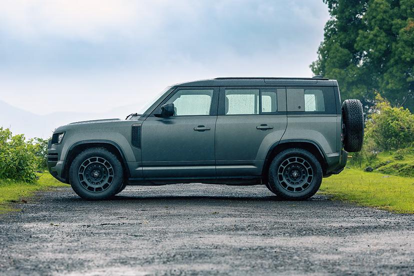 defender-left-side-view