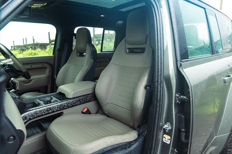 defender-passenger-cabin-view