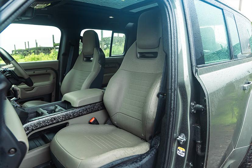 defender-passenger-cabin-view