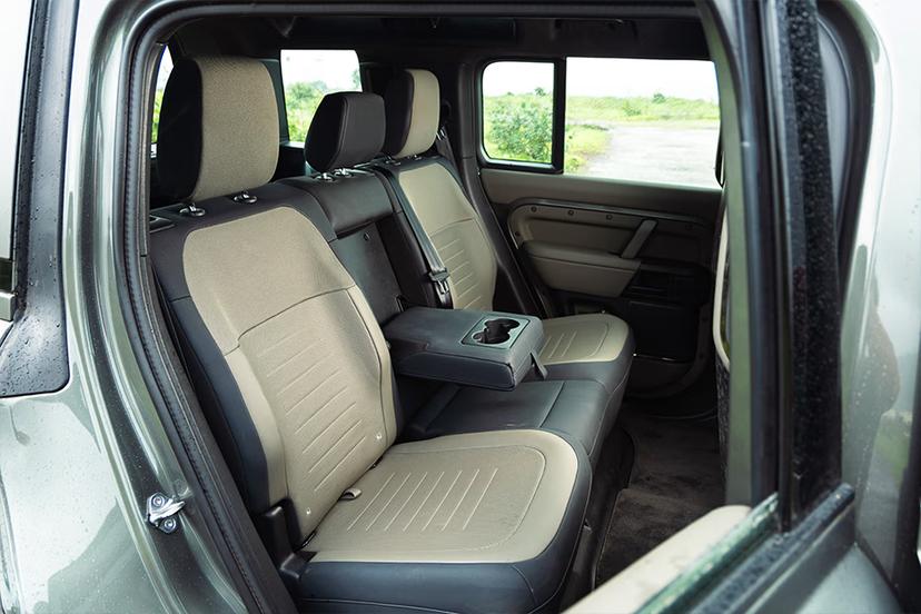 defender-rear-seats