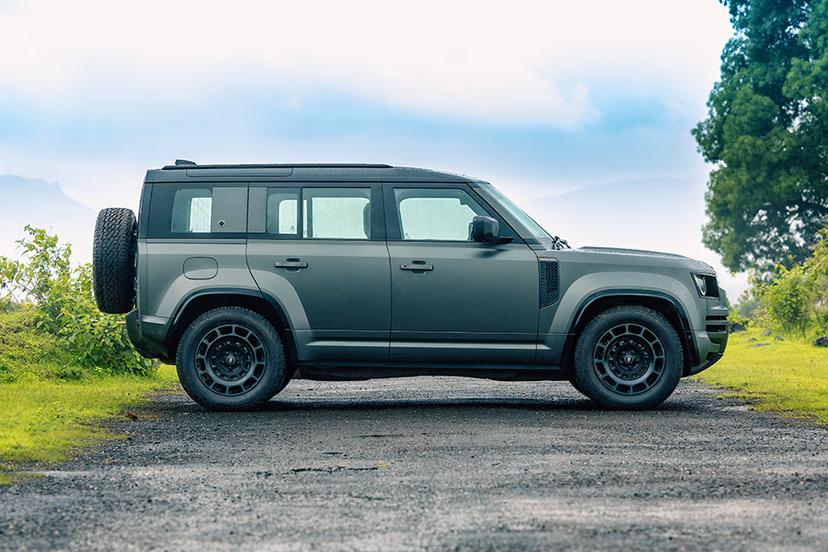 defender-right-side-view