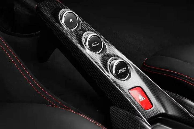 ferrari-f8-tributo-gear-shifter