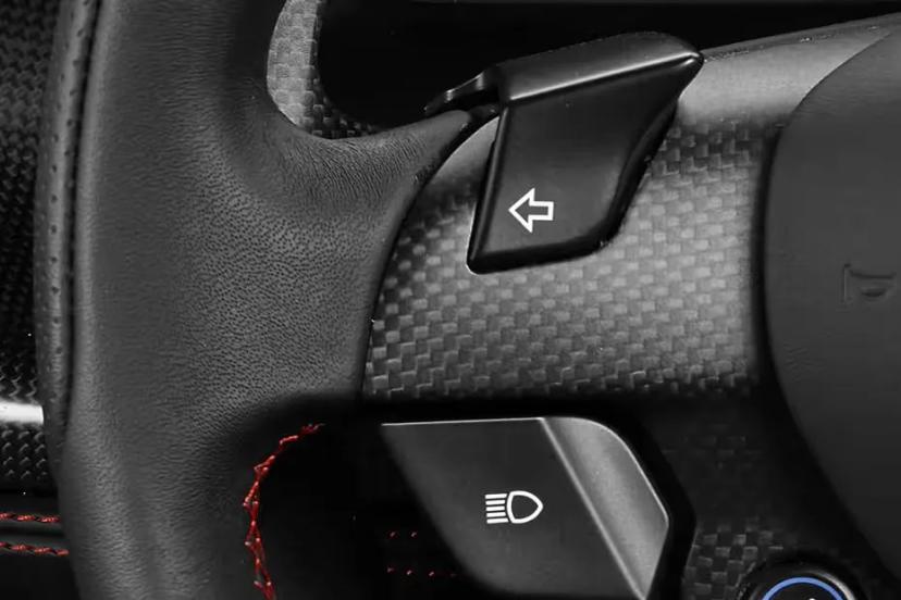 ferrari-f8-tributo-steering-controls