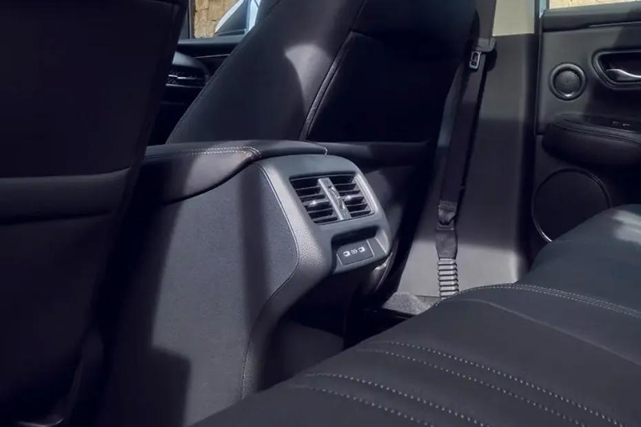 honda-zr-v-floor-mounted-ac-vents