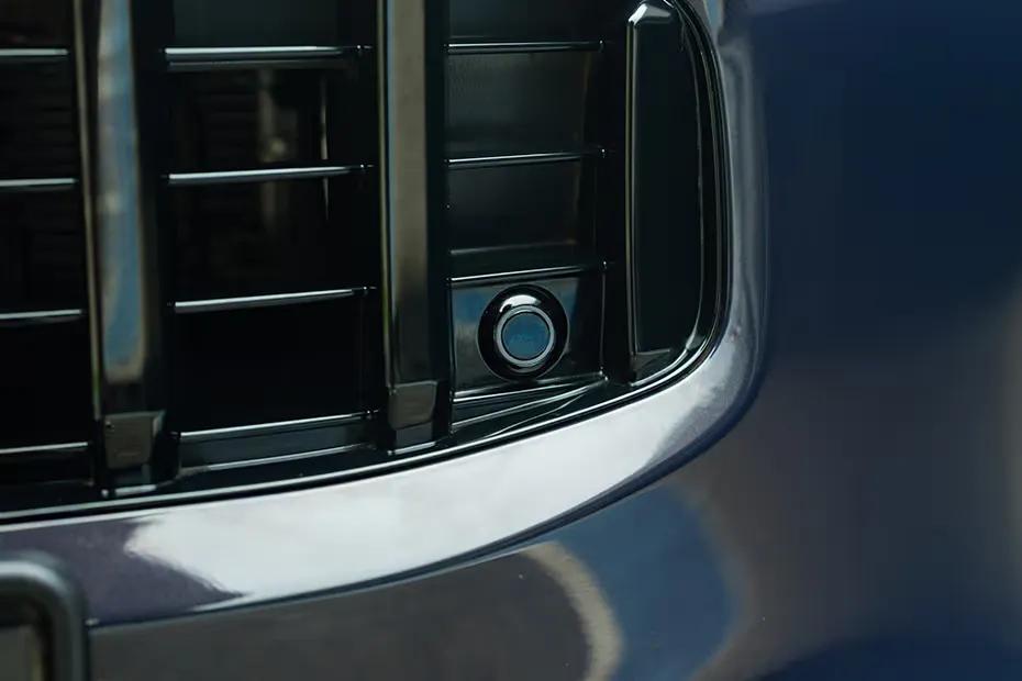 Zr V Front Parking Sensors