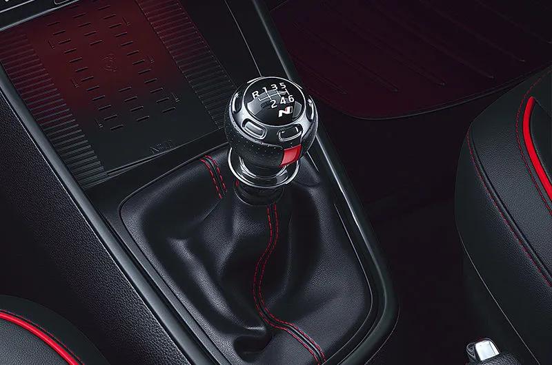 hyundai-i20-n-line-gear-lever