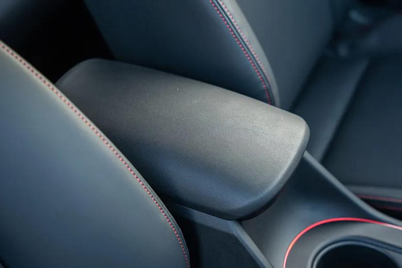 hyundai-venue-n-line-front-armrest