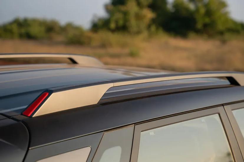 hyundai-venue-n-line-roof-rails