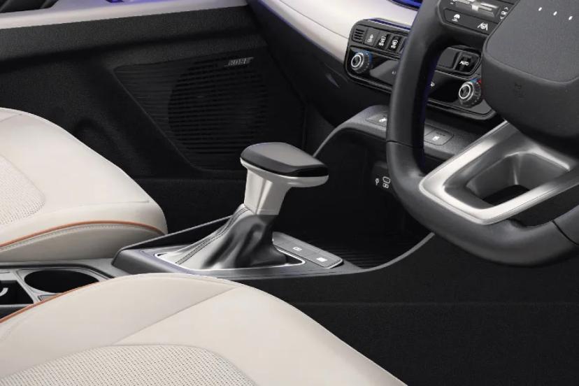 hyundai-verna-gear-shifter