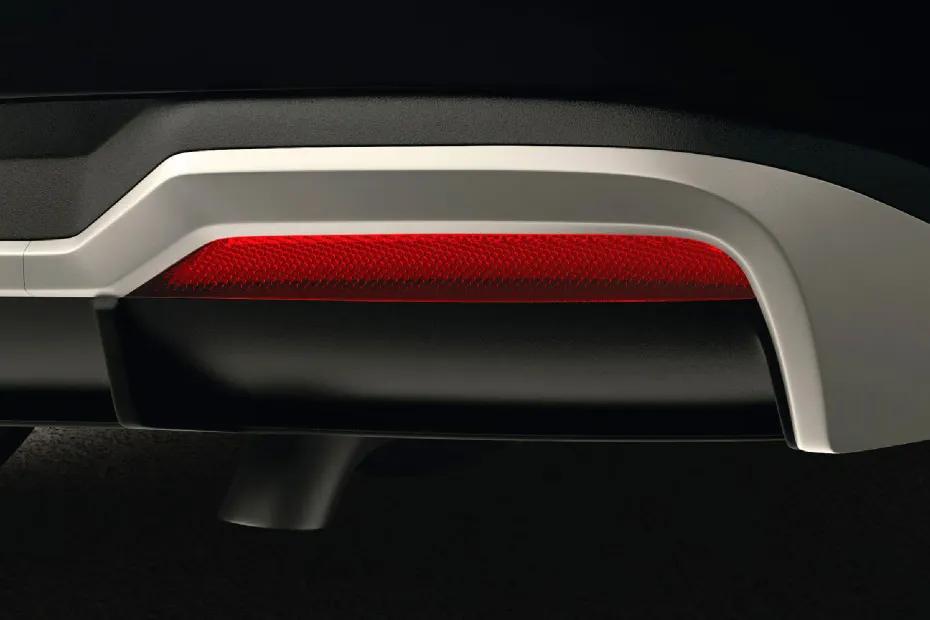 hyundai-verna-rear-reflector