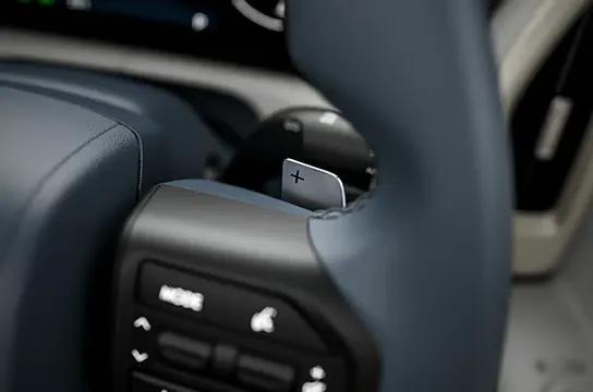 hyundai-venue-paddle-shifters-for-enhanced-control