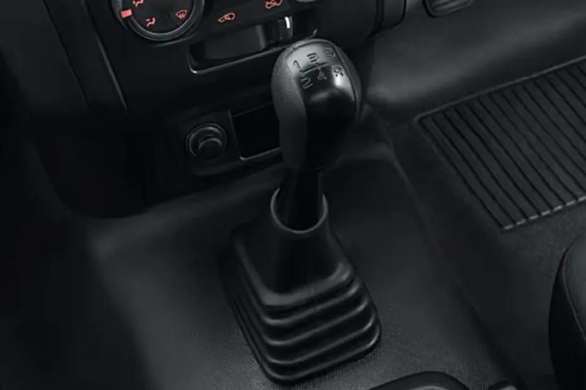 isuzu-d-max-gear-shifter